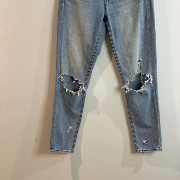 American Eagle Mom Jeans Womens Size 2 Blue Light Wash Denim Zip Fly - Picture 2 of 12